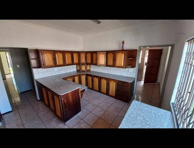 5 BEDROOM HOUSE FOR SALE IN MAYVILLE